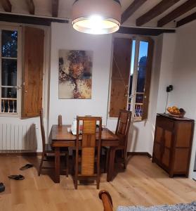 Appartement Chambre, appart Cozy, gite, vue sur le port, les pieds dans l'eau 4 Rue Léon Legludic 72300 Sablé-sur-Sarthe Pays de la Loire