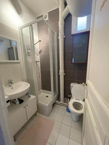 Chambre calme et spacieuse, proche de Paris