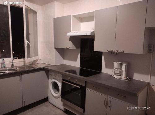 Chambre dans appartement calme proche des commodités et tram