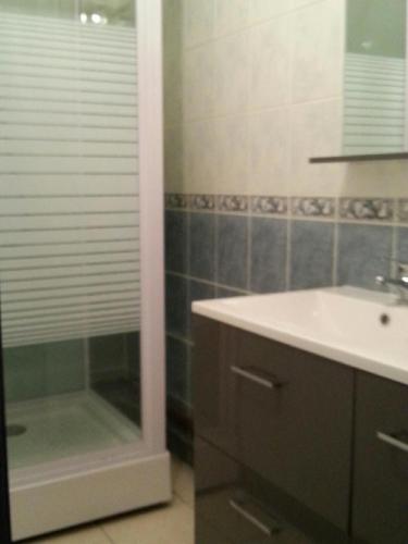 Chambre dans appartement calme proche des commodités et tram