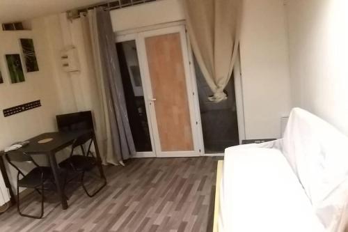 Chambre équipée (proche Paris)