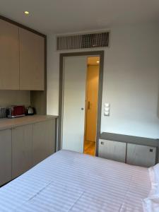 Chambre idéalement située à 50m de la Croisette