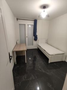 -Chambre privée 15 m2 avec balcon