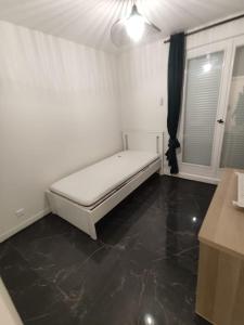 -Chambre privée 15 m2 avec balcon
