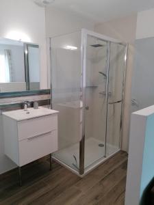 Chambre vue lac av piscine