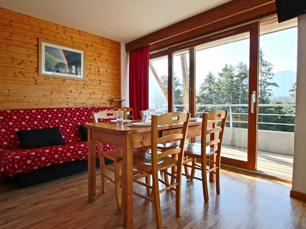 Appartement Appartement Chamrousse, 3 pièces, 6 personnes - FR-1-549-1 1476 Route de Bachat Bouloud, 38410 Chamrousse