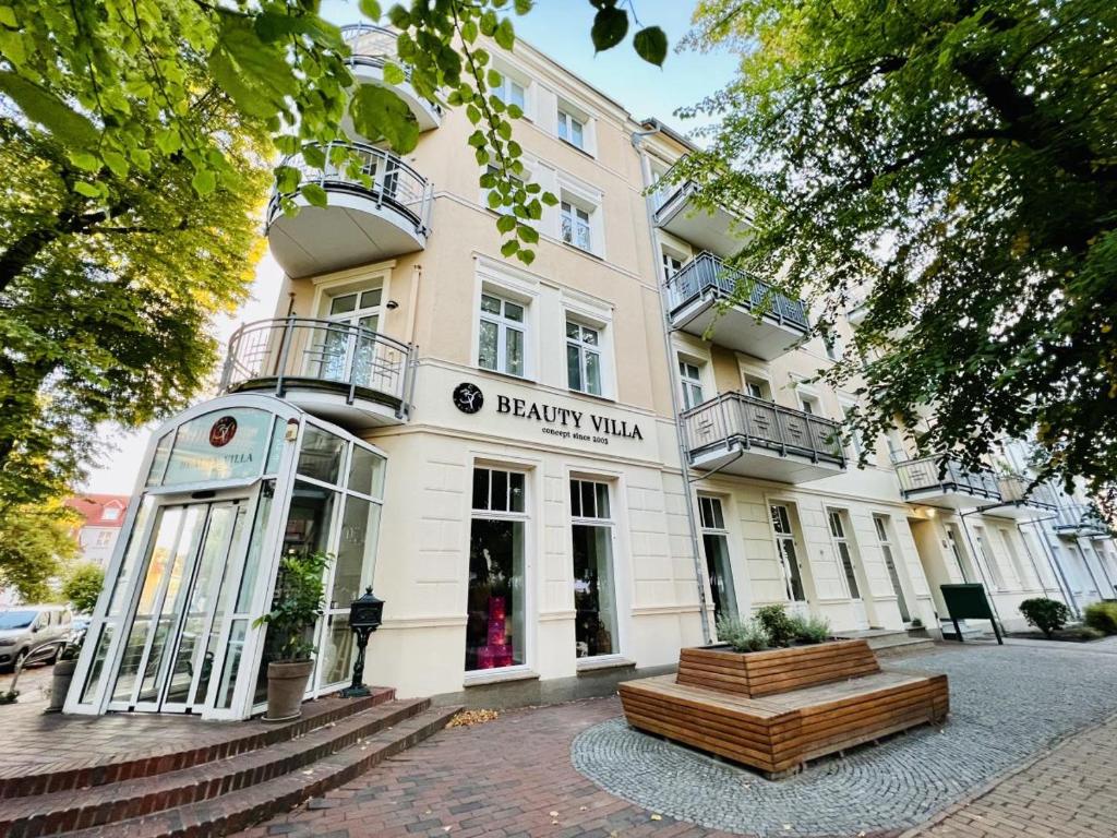 Appartement Charlotte, direkt am Kurpark Heinrich-Heine-Str. 1 18119 Warnemünde