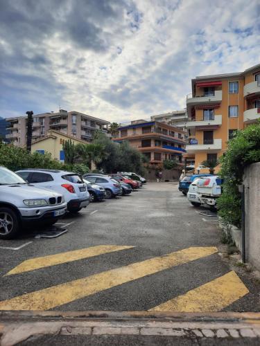 Charmant 2 pièces avec jardin privé - bord de mer