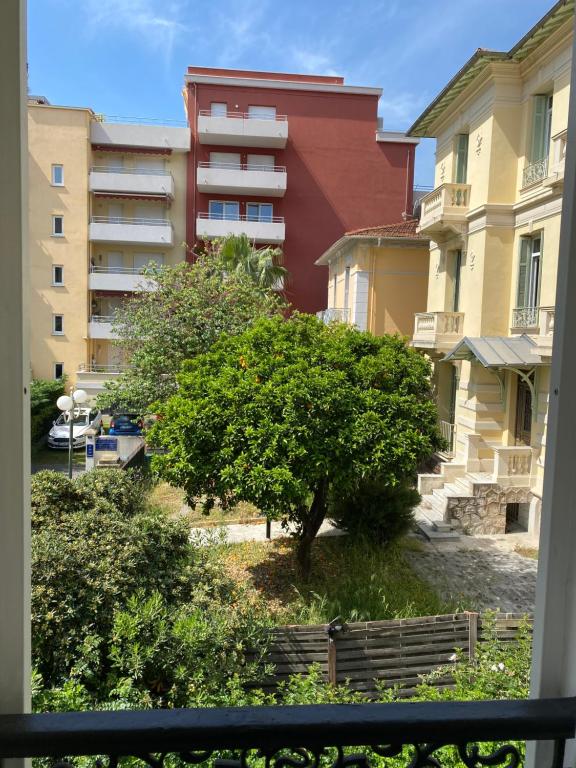 Appartement Charmant 2p proche mer et plage au calme 4 23 Avenue Florette 06500 Menton