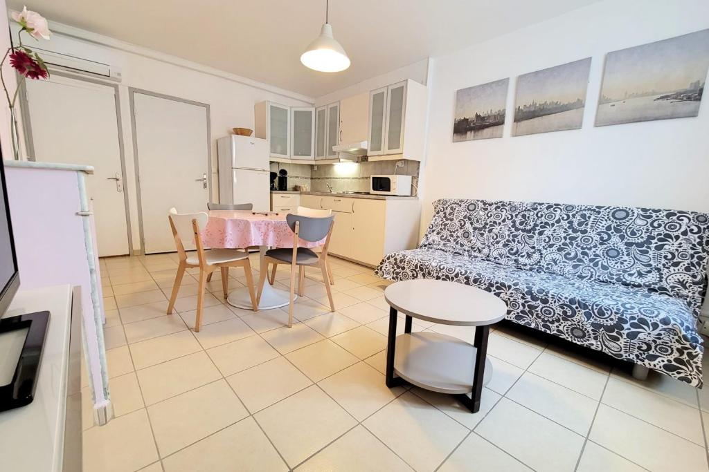 Appartement Charmant 35m dans le CENTRE et près de la PLAGE 6 Rue des Tonneliers 83150 Bandol