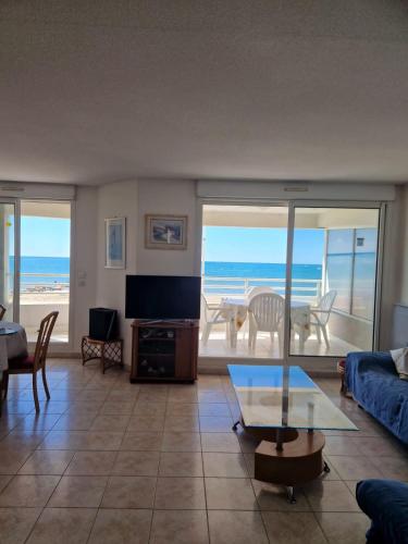 Charmant 70m avec BALCON en front de mer !