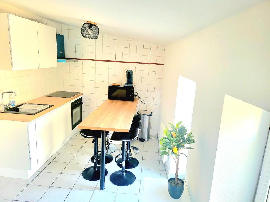 Charmant appartement 2 chambres 400 m centre gare 1 Rue Berlioz, 26000 Valence