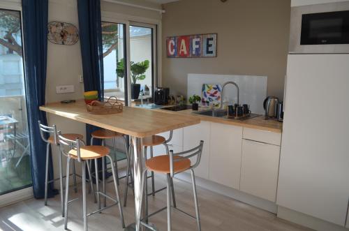 Charmant appartement à 350m de la plage et du port