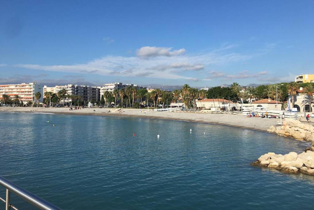 Charmant appartement bord de mer, Plage Le Mona Lisa B 100 Promenade de la Plage, 06800 Cagnes-sur-Mer