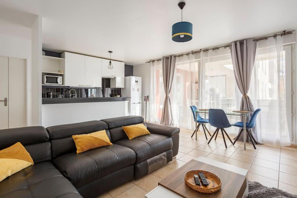 Charmant appartement, cosy et neuf pour un séjour agréable 20 Avenue Henri Rol Tanguy, 93210 Saint-Denis