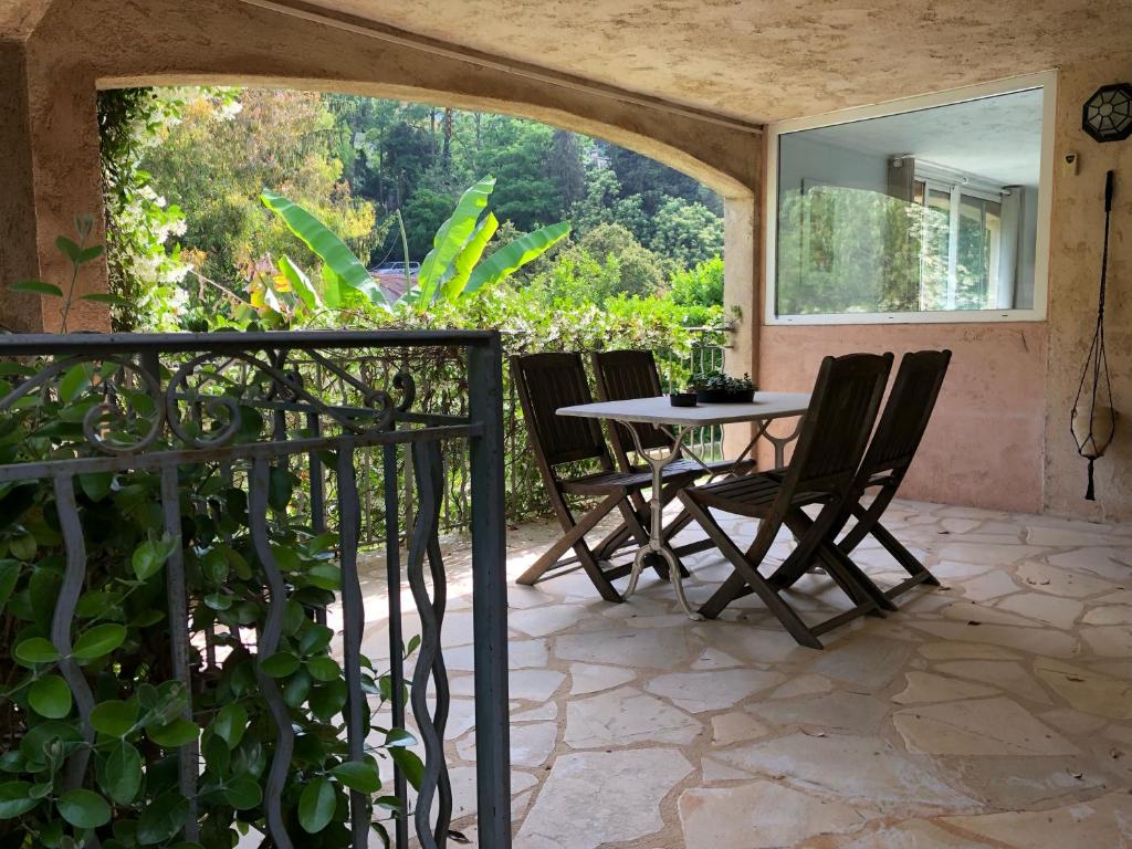 Charmant appartement en rez de villa à Vence 884 Chemin de Sainte-Colombe, 06140 Vence