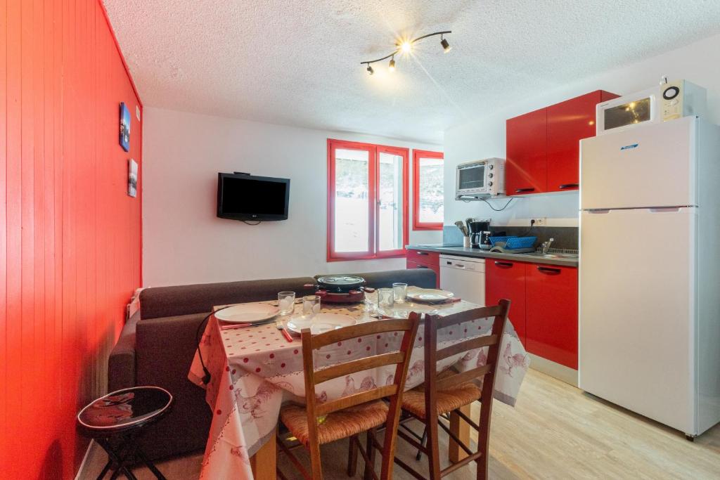 Charmant appartement pour 6 personnes a 280m des pistes hameau de la belle sayette, B, 65240 Val-Louron