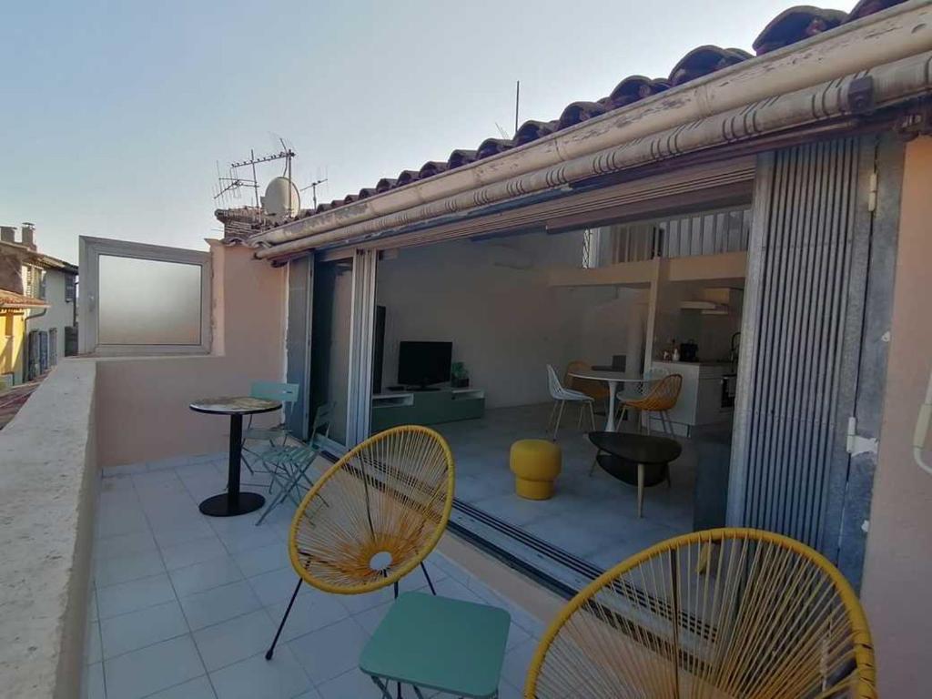 Appartement Charmant appartement terrasse sur les toits 11 Rue des Augustins 06130 Grasse