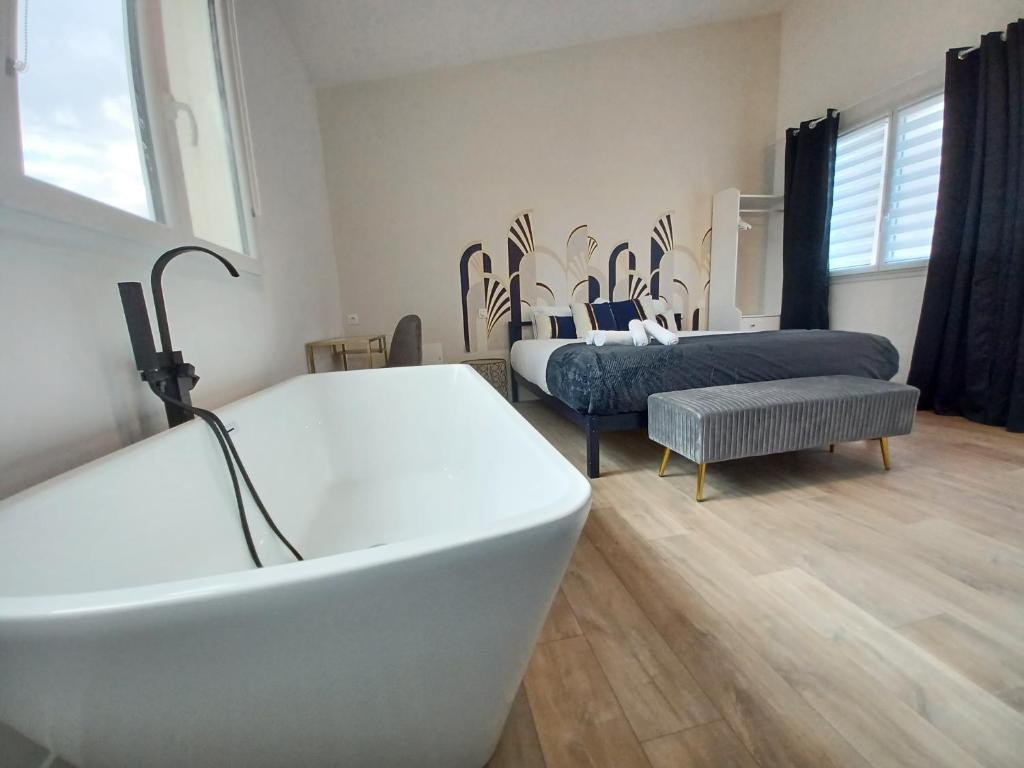 Charmant Duplex Loft Lit King Size de luxe Porte au Fond du Jardin 15 Boulevard Emile Zola, 72100 Le Mans