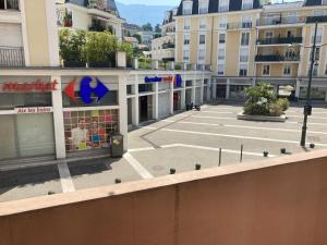 Charmant et hypercentral