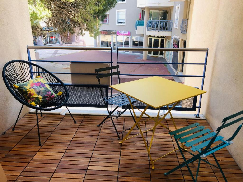 Appartement Charmant F2 à Port-Fréjus 2/4 personnes 74 Place dei Tresmast 83600 Fréjus