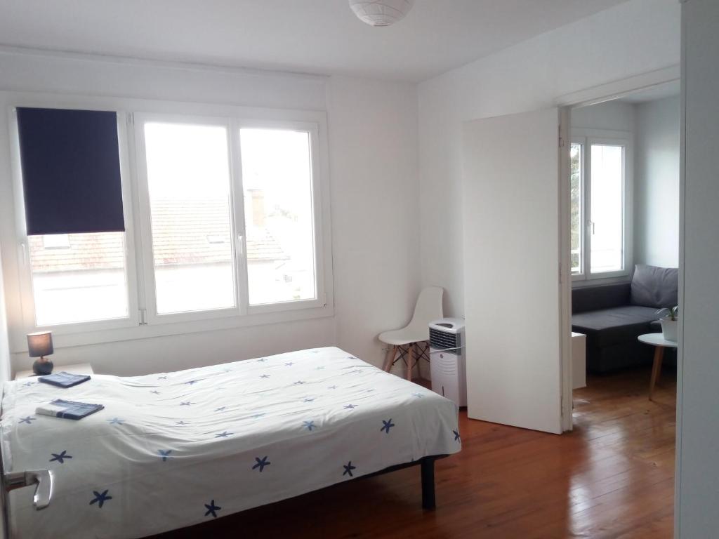 Appartement Charmant F2 avec vue, proche centre Bât. F, 3è étage 92 Rue de Blanzat 63100 Clermont-Ferrand