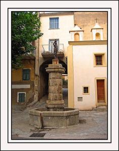 Charmant F2 dans joli village Corse