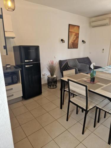 Charmant logement avec piscine à 300 m de la plage