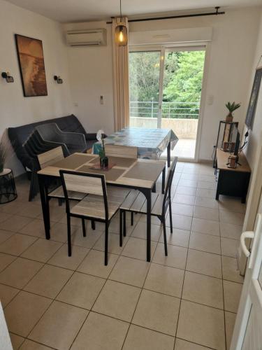 Charmant logement avec piscine à 300 m de la plage
