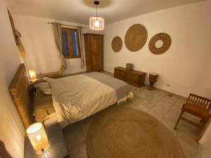 CHARMANT LOGEMENT AVEC PISCINE EN PROVENCE