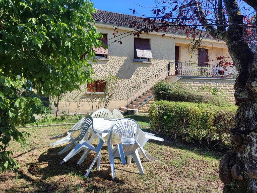 CHARMANT LOGEMENT AVEC PISCINE EN PROVENCE 13150 Tarascon