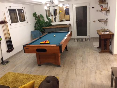 Charmant logement avec terrasse et billard