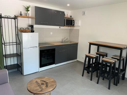 Charmant logement avec un extérieur et un jacuzzi