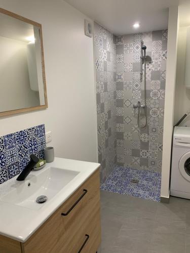 Charmant logement avec un extérieur et un jacuzzi