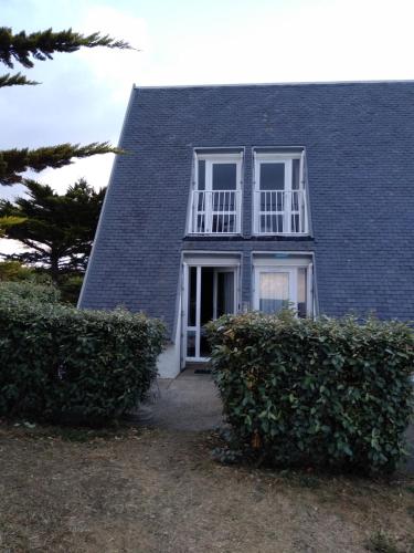 Charmant logement vue mer avec chambre et terrasse