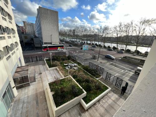Charmant logement vue sur Seine en plein centre