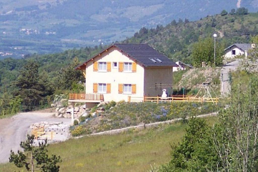 Charmant petit appartement avec bel exterieur. 68550 Saint-Amarin