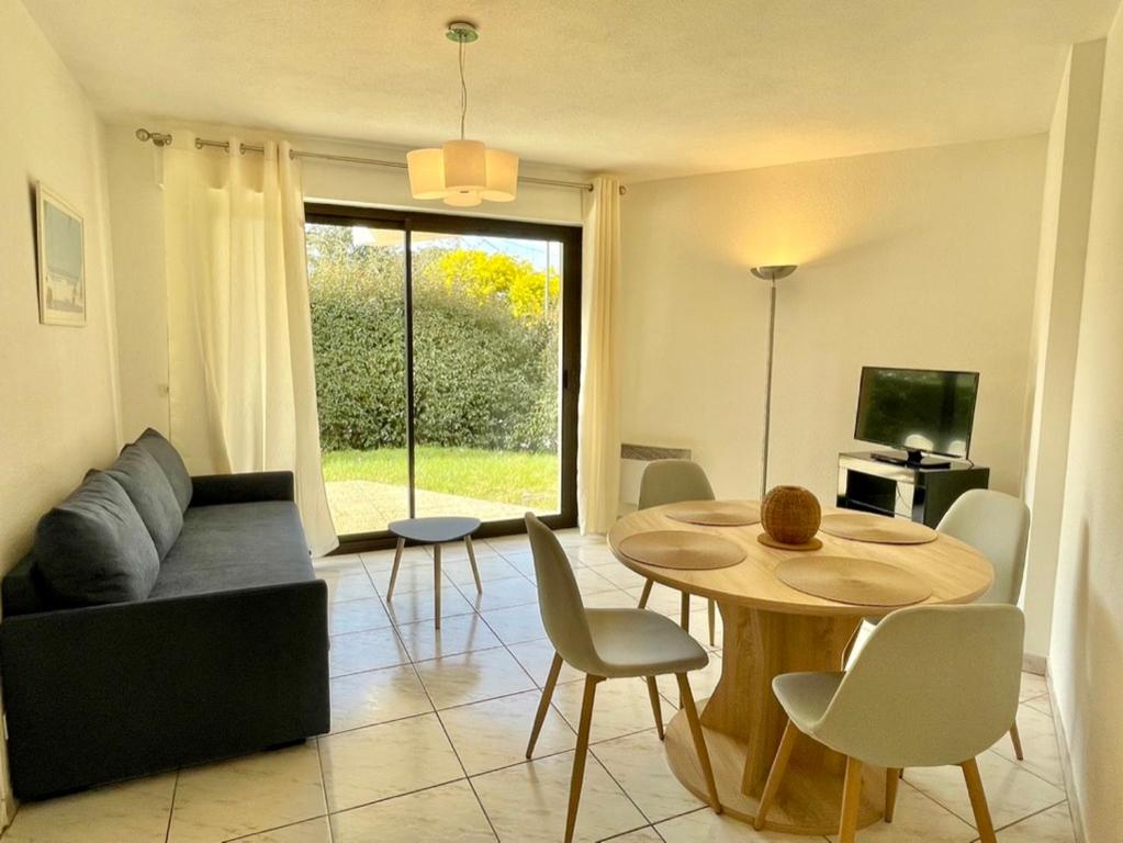 Appartement Charmant Rez de Jardin - 900m plage de Pontaillac 4 21 Avenue des Platanes 17200 Royan