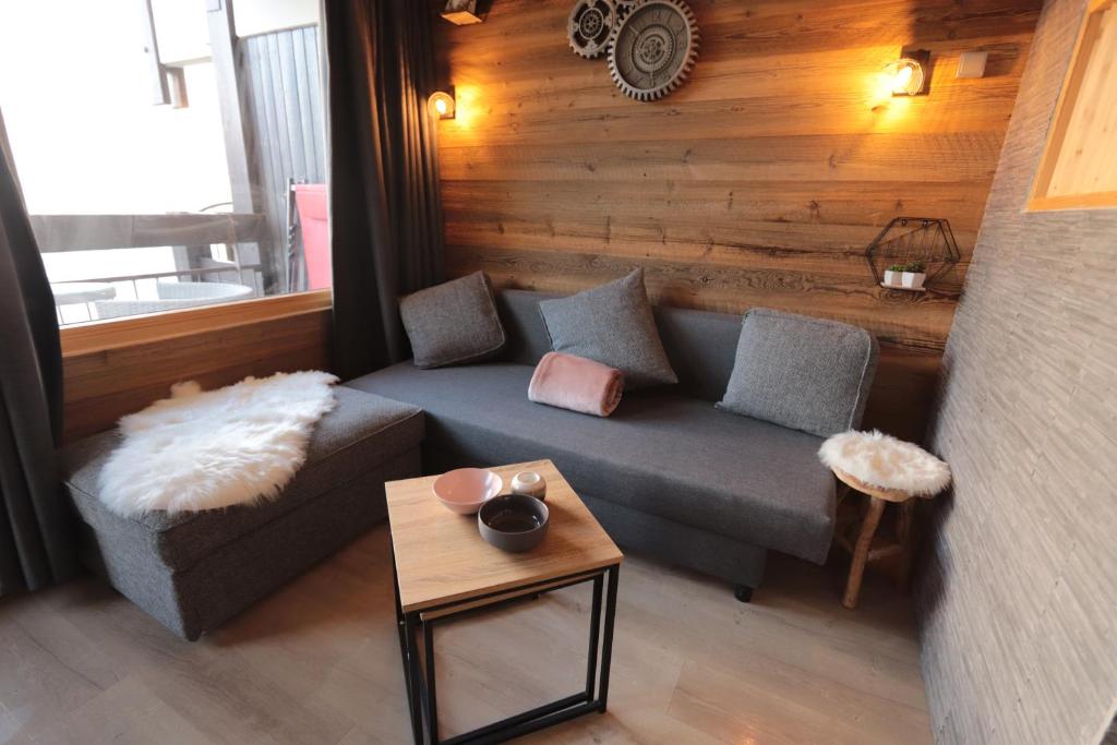 Charmant studio 2 personnes, rénové, vue sur le lac du Chevril Chemin des Combes, 73320 Tignes