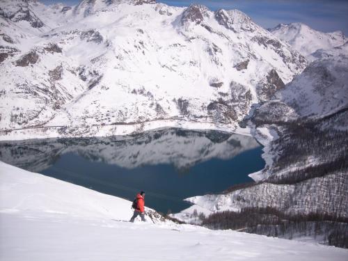 Charmant studio 2 personnes, rénové, vue sur le lac du Chevril
