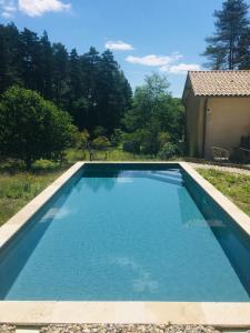Charmant studio avec piscine