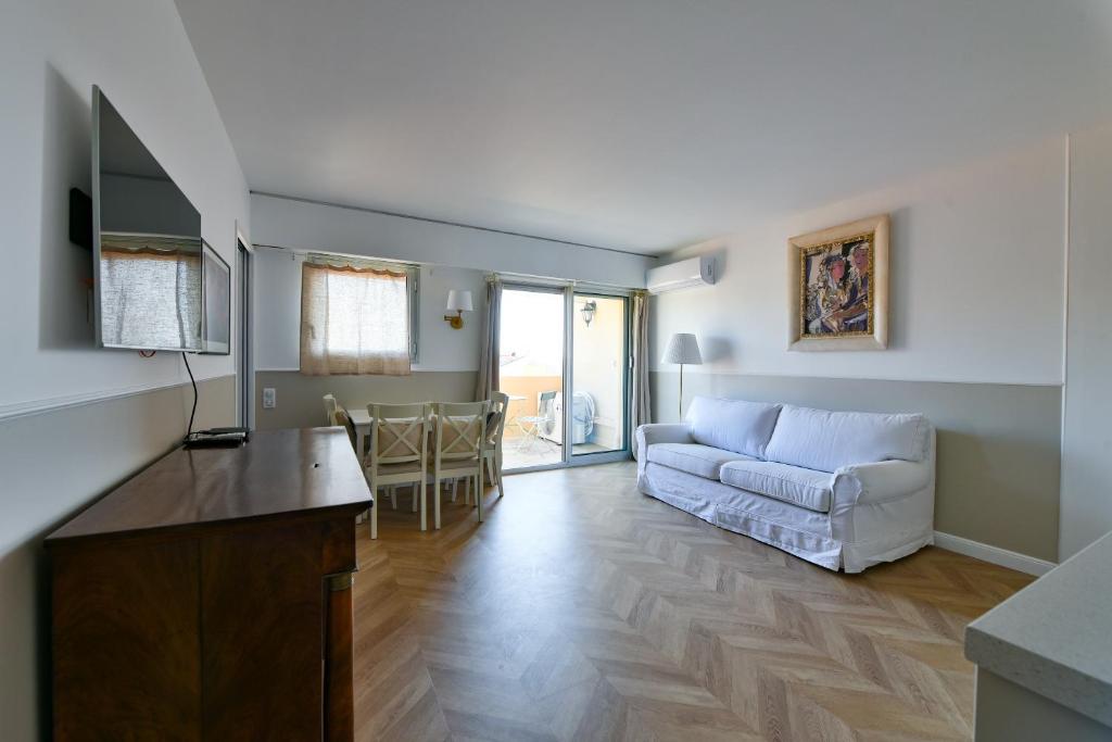 Appartement Charmant studio avec terrasse centre Cannes 27 Boulevard de la Ferrage 06400 Cannes