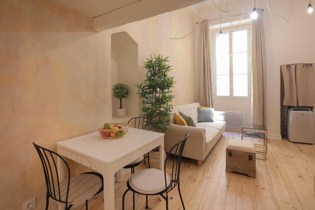 Charmant Studio climatisé - Vieux Nice 2 Rue du Jésus, 06300 Nice
