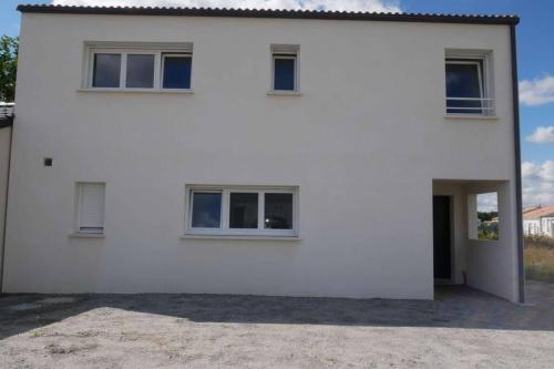 CHARMANT STUDIO DANS UNE MAISON NEUVE