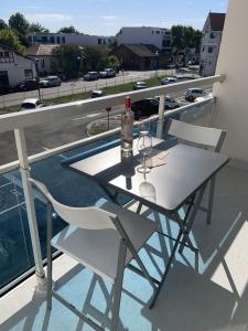 Charmant studio lumineux avec balcon centre-ville proche plage