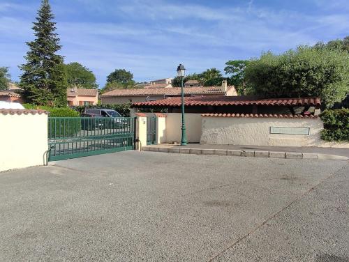 Charmant studio lumineux avec piscine