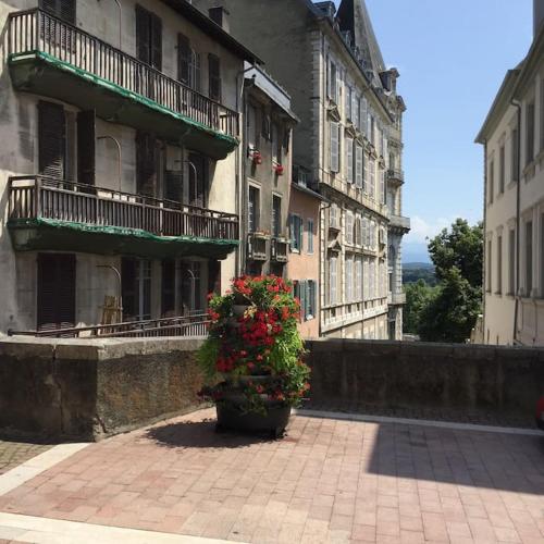 Charmant studio, quartier du château vue Pyrénées