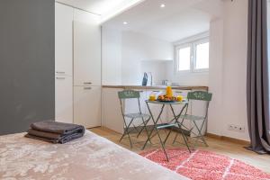 CHARMANT STUDIO RENOVÉ 150m DE MONACO