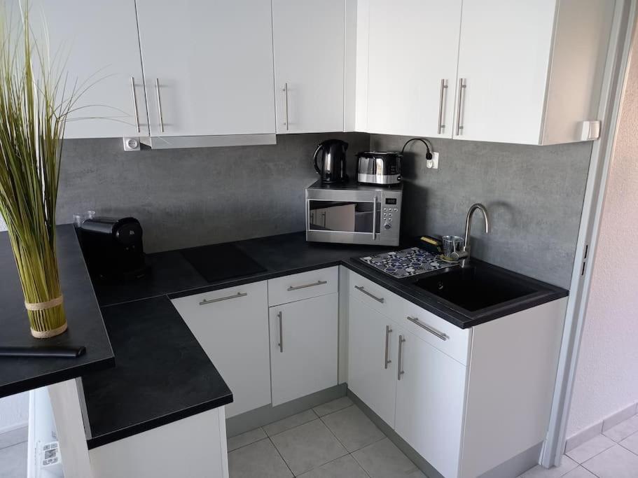 Charmant studio rénové, vu bateaux,4 pers 8 Rue de la Toison d'Or, 34300 Le Cap d\'Agde
