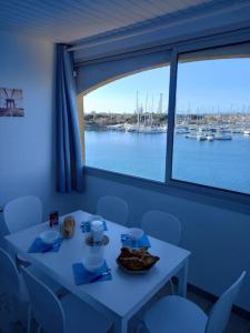 Charmant studio rénové, vu bateaux,4 pers